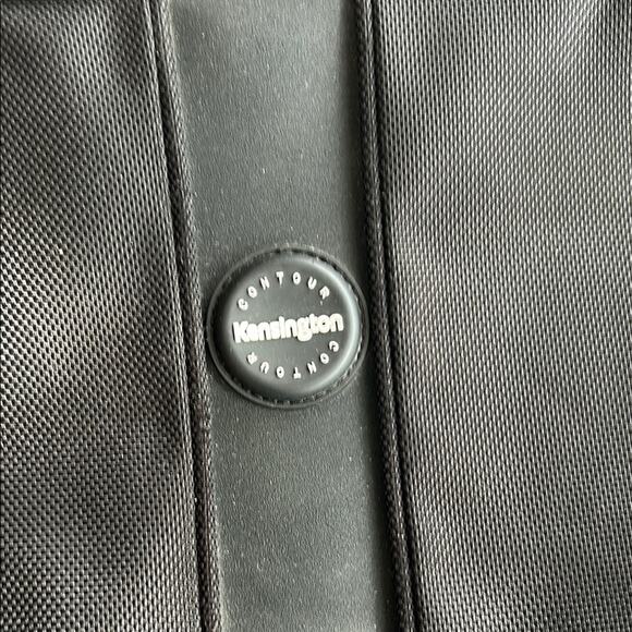 Kensington Contour Pro 17" Laptop Carrying Case - Picture 4 of 12